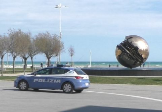 Pesaro - Rapina due minorenni, 20enne arrestato dalla polizia